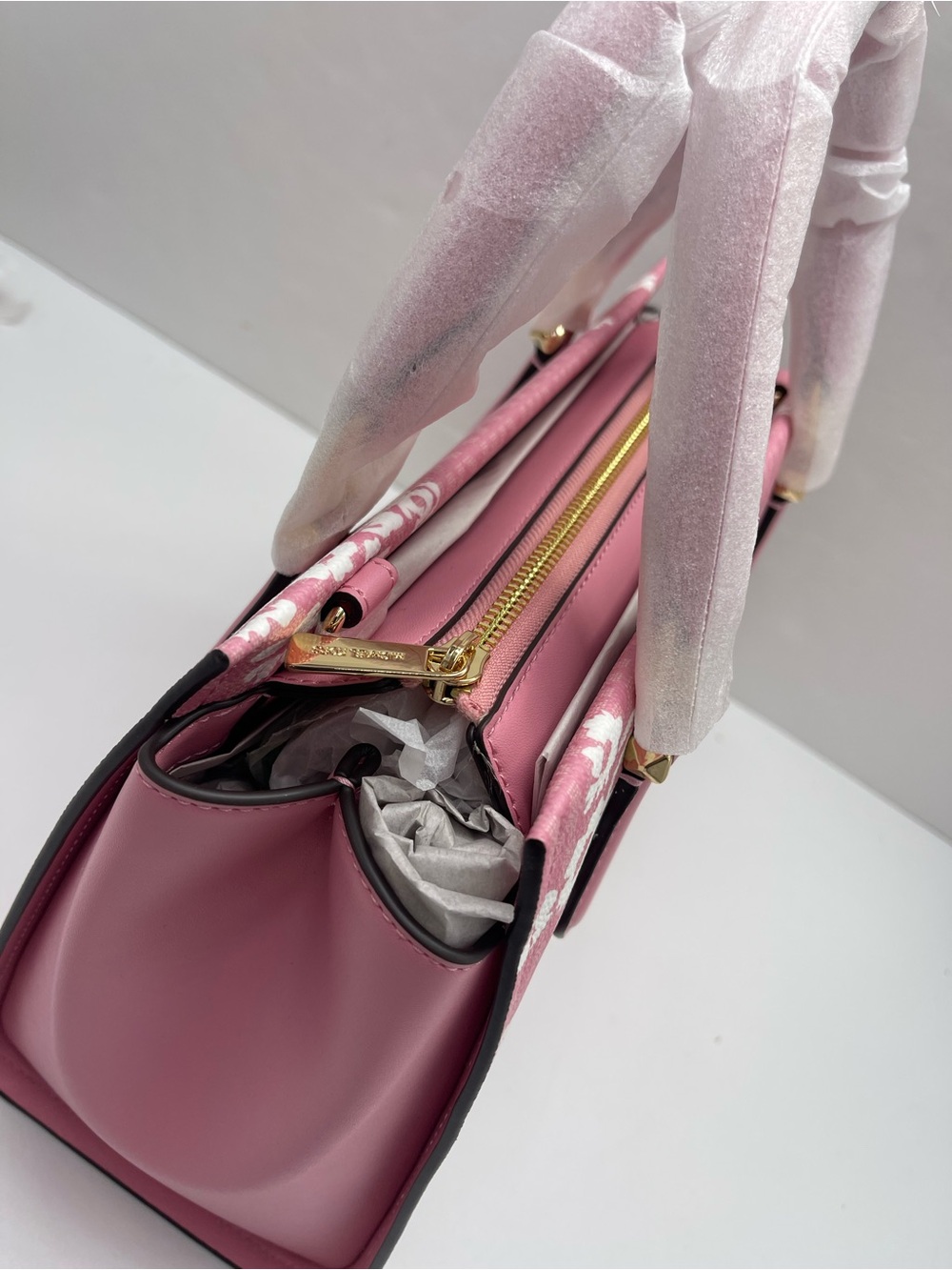 MICHAEL KORS Marilyn Md Printed Signature Logo Satchel Crossbody
Carnation
NWT - Picture 5 of 16
